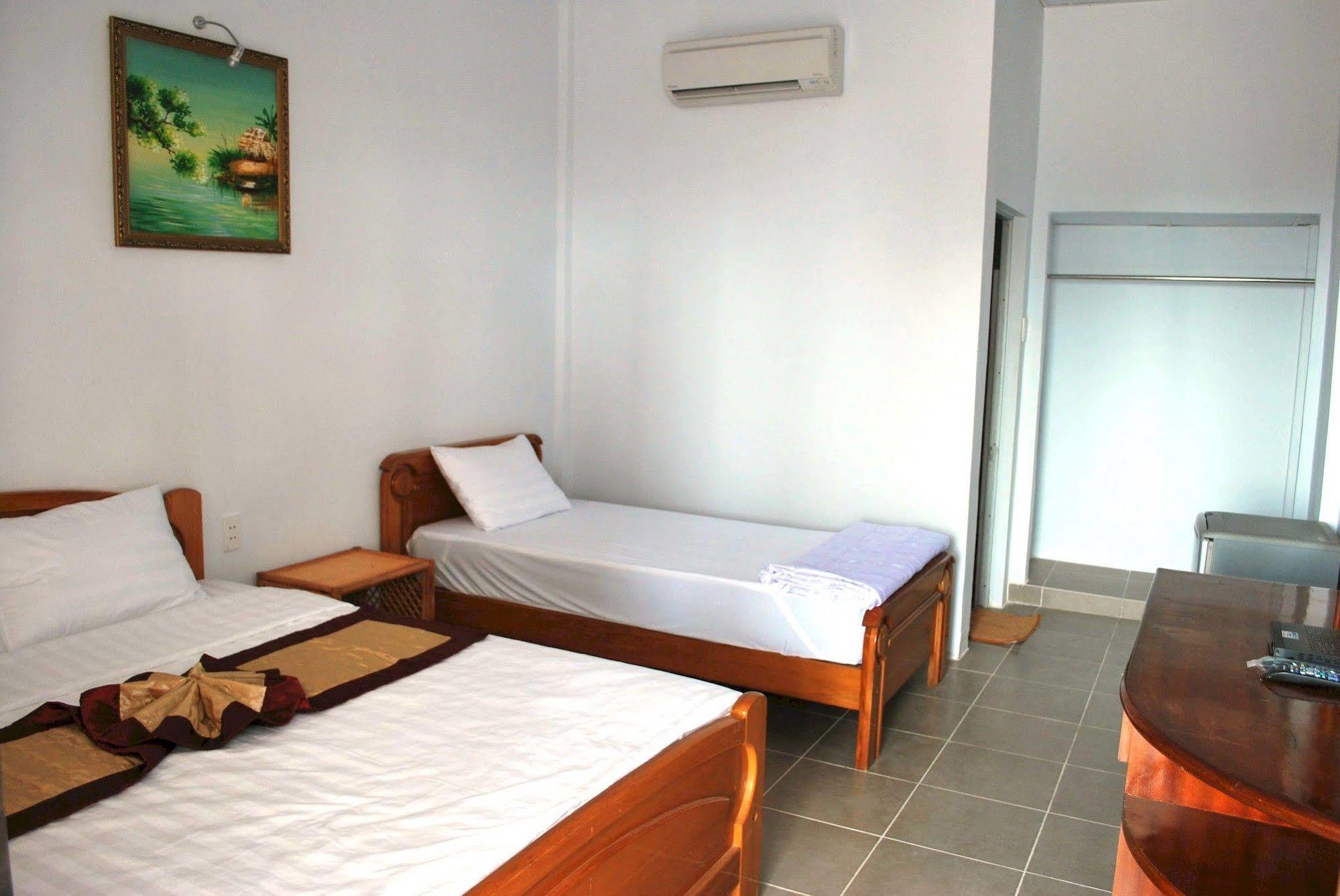 Phi Yen Hotel Chi Khu Co Ong Buitenkant foto